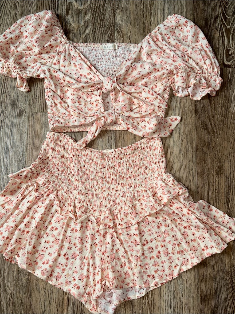 ILLA ILLA cream and orange two piece set/top and shorts 🍑 NWT Large